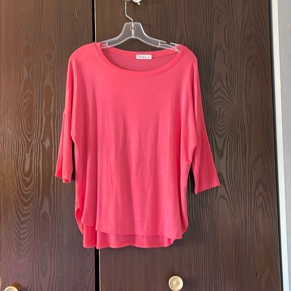 Ginger G dark pink colored top. 3/4 sleeves. Size Medium.